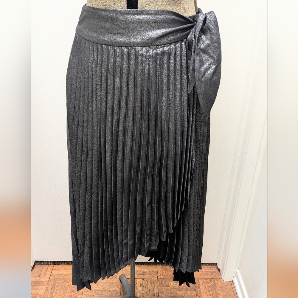 White House Black Market Black Silver Shimmer Pleated Wrap Skirt. Size 2